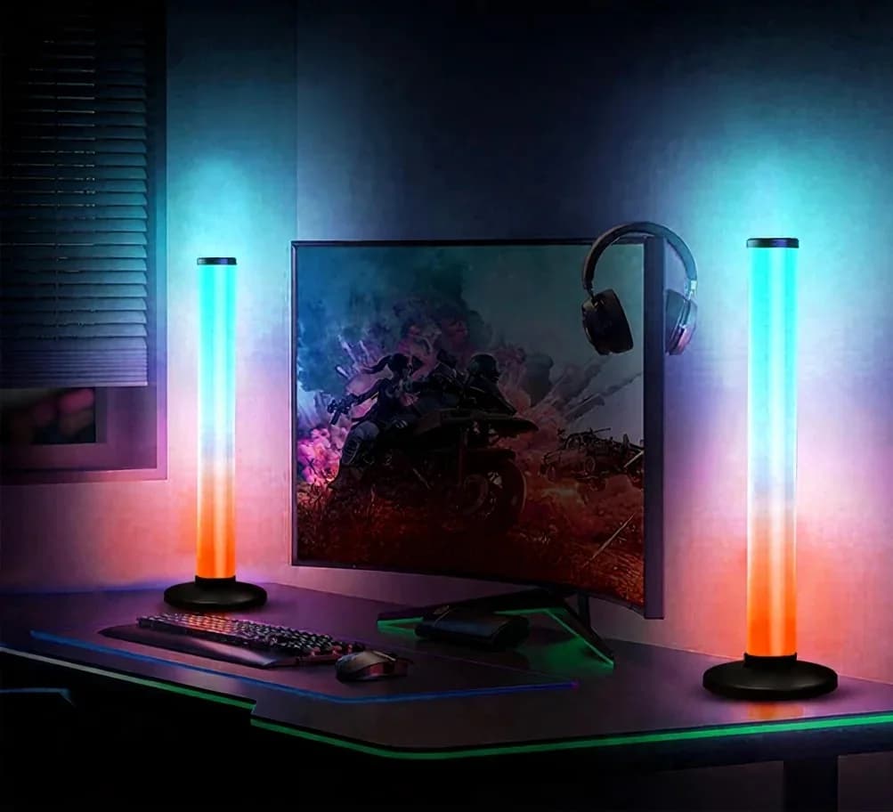 360stupňová RGB stolní lampa reagující na zvuk s ovládáním přes aplikaci a dálkový ovladač