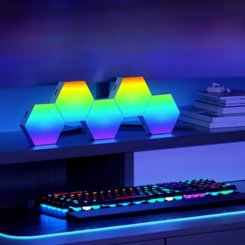 RGB hexagonální světelné panely reagující na zvuk s ovládáním aplikací