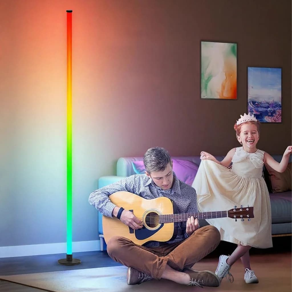 RGB LED stojací lampa s ovládáním přes aplikaci do obývacího pokoje